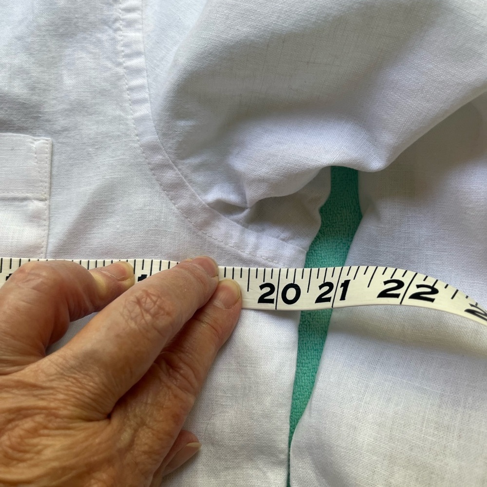 XS Old Navy Women’s Classic White Shirt, Long Sleeve, Button Up, Cotton - Picture 6 of 10